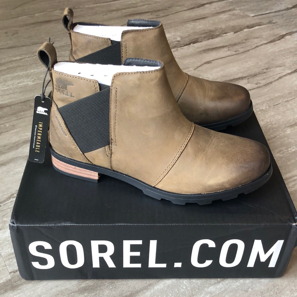 NEW Sorel Emelie Chelsea Boots